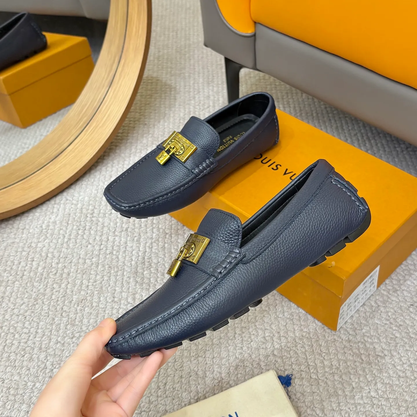 Men's men's shoes 💰420 (Yangli) LV 2⃣️0⃣️2⃣️5️⃣Spring and summer counter GLORIA series models ✈️Original factory special leather production, original last type. A classic driving slip-on casual shoe that shows an elegant style with exquisite craftsmanship details such as Monogram embossing all over the upper🌀Italian imported calfskin fabric Sheepskin foot pads➕Inside～Private mold replica sole Unique style Comfortable driving slip-on Size: 4-12 (38-46) Comes with [Counter packaging: original box, wrapping paper, card, instruction manual, shoehorn, cloth bag] No pressure to enter and leave the counter!